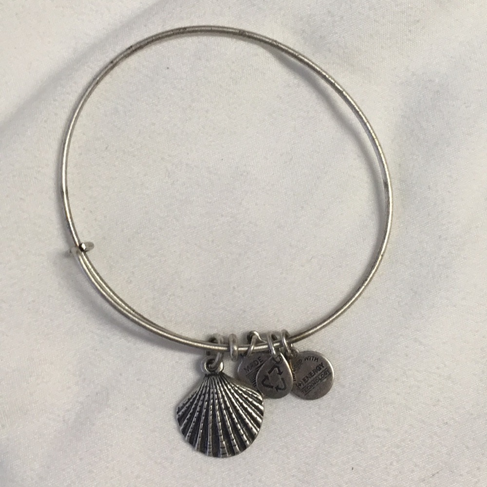 NWOT Alex and Ani Seashell Charm Bangle